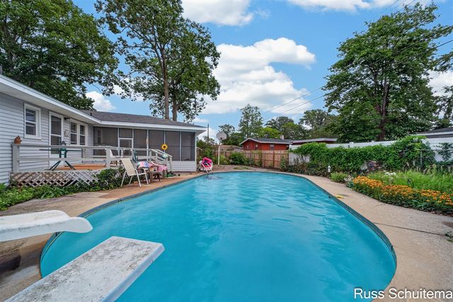 1501 Greenwich Road, Roosevelt Park, MI 49441