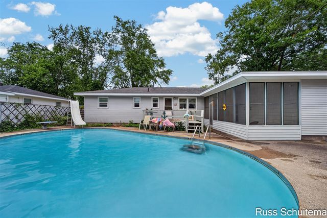 1501 Greenwich Road, Roosevelt Park, MI 49441