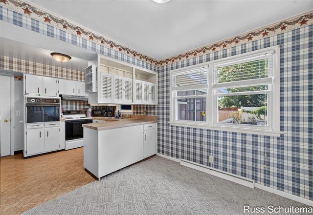 1501 Greenwich Road, Roosevelt Park, MI 49441