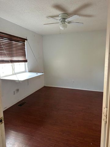 708 Avanti Street SW, Albuquerque, NM 87121