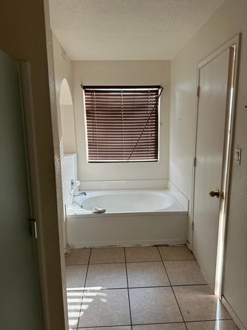 708 Avanti Street SW, Albuquerque, NM 87121