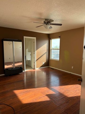 708 Avanti Street SW, Albuquerque, NM 87121