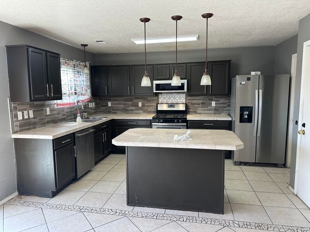 708 Avanti Street SW, Albuquerque, NM 87121