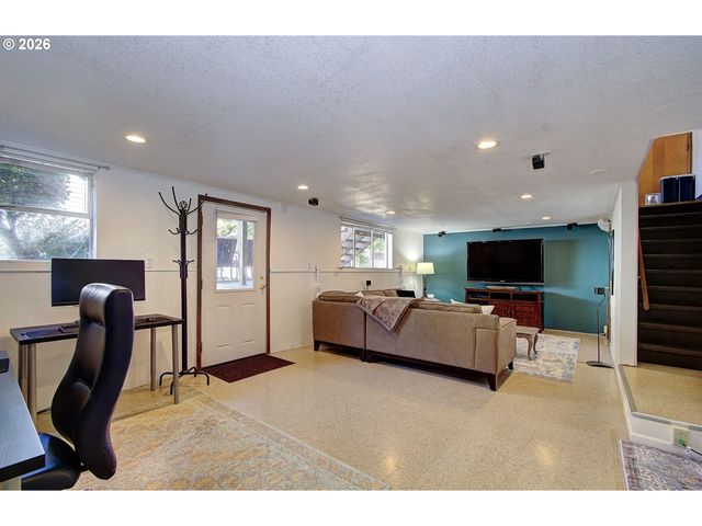 908 Nw 53RD St, Vancouver, WA 98663
