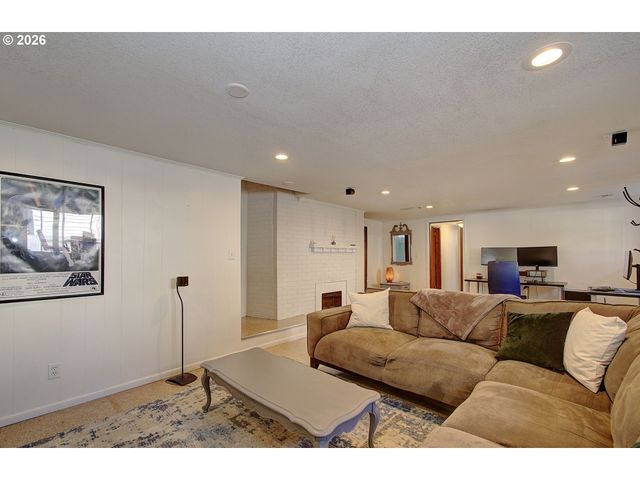 908 Nw 53RD St, Vancouver, WA 98663