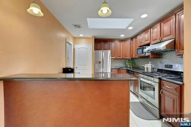 60 Linden Avenue, Dumont, NJ 07628