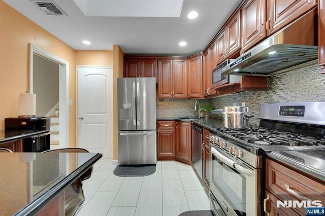 60 Linden Avenue, Dumont, NJ 07628