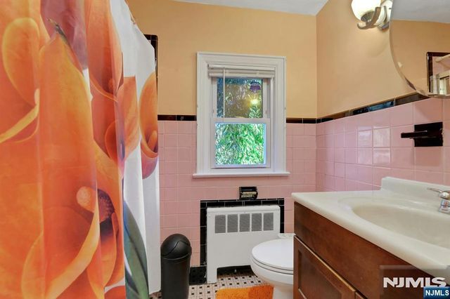 60 Linden Avenue, Dumont, NJ 07628