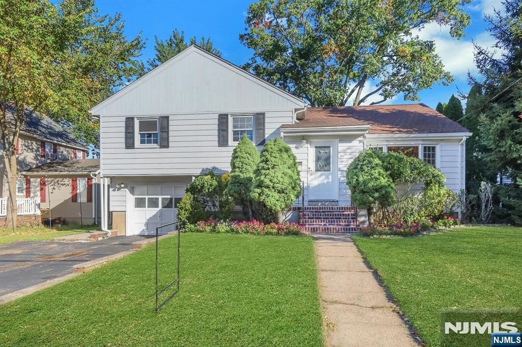 60 Linden Avenue, Dumont, NJ 07628