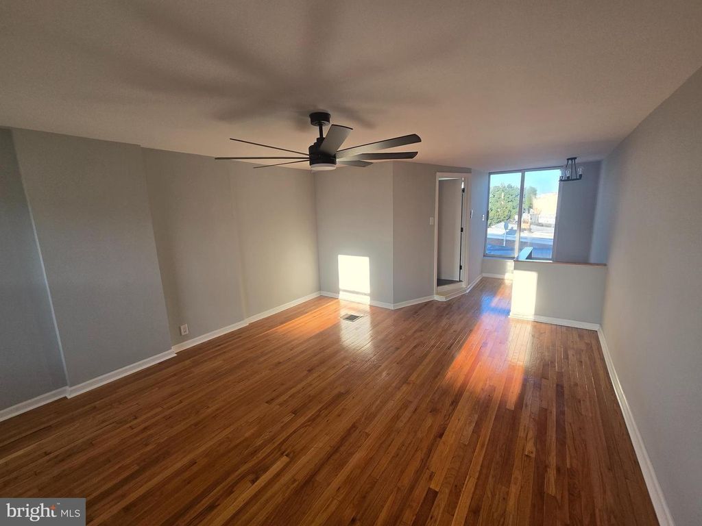 1513 S 10TH ST, Philadelphia, PA 19147