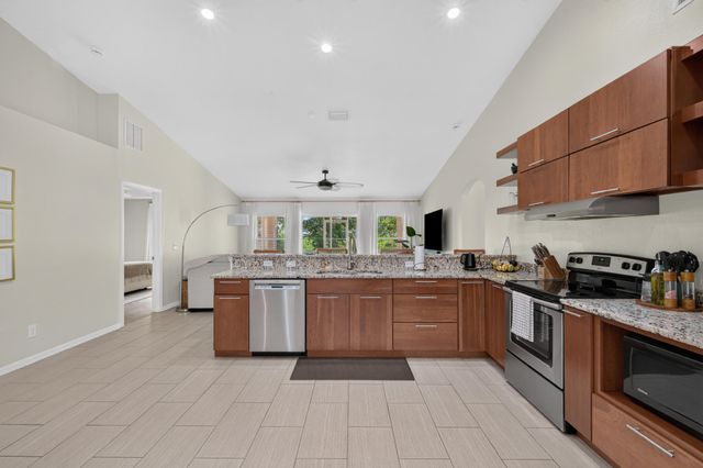 516 SE Crosspoint Drive, Port St. Lucie, Port St Lucie, FL 34983