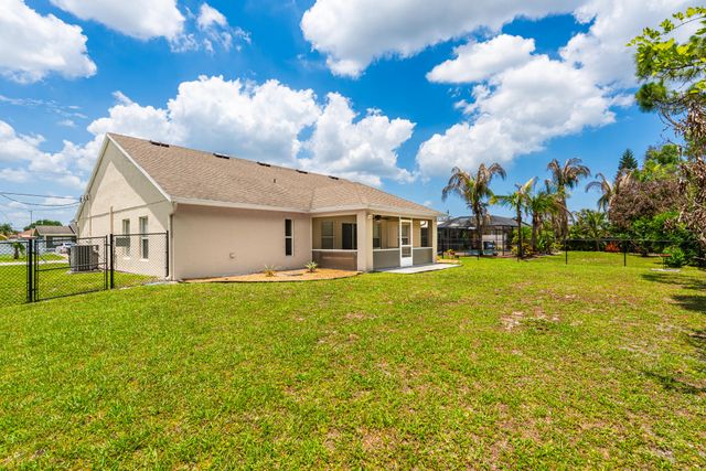 516 SE Crosspoint Drive, Port St. Lucie, Port St Lucie, FL 34983
