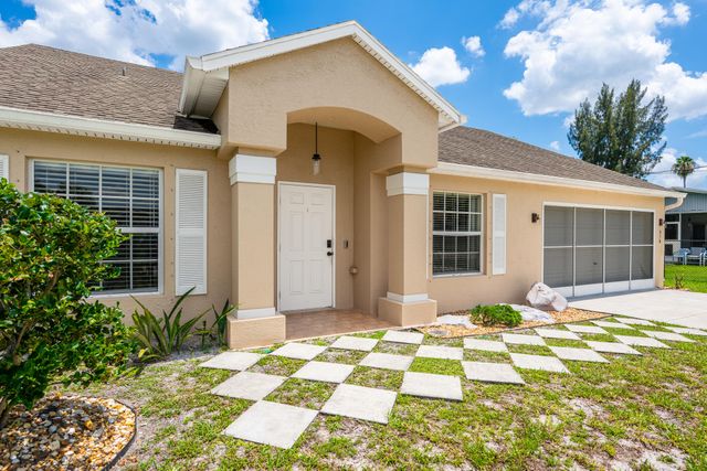 516 SE Crosspoint Drive, Port St. Lucie, Port St Lucie, FL 34983