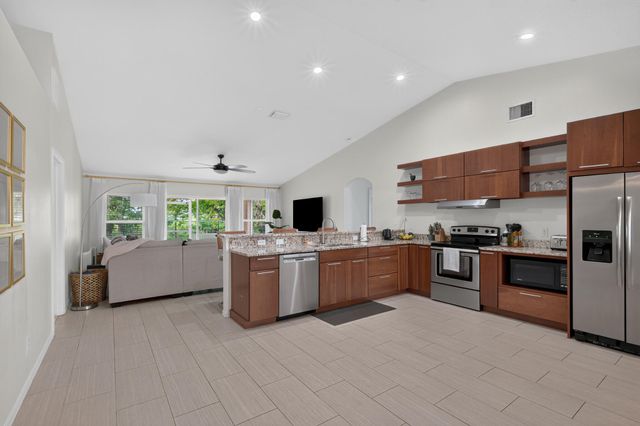 516 SE Crosspoint Drive, Port St. Lucie, Port St Lucie, FL 34983