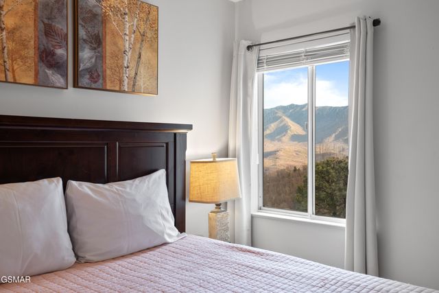 1260 Ski View Drive, Gatlinburg, TN 37738