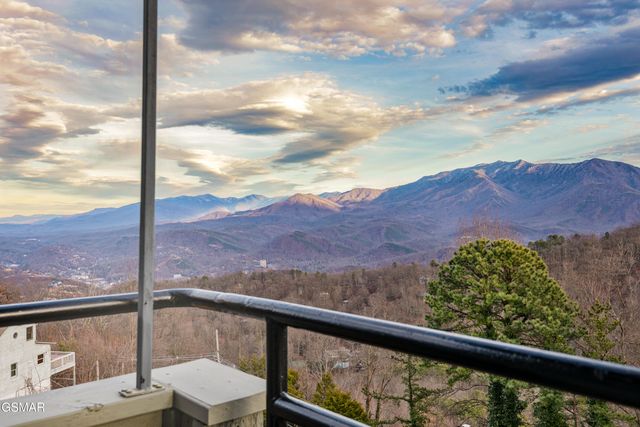 1260 Ski View Drive, Gatlinburg, TN 37738
