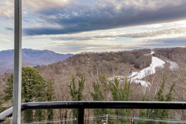 1260 Ski View Drive, Gatlinburg, TN 37738