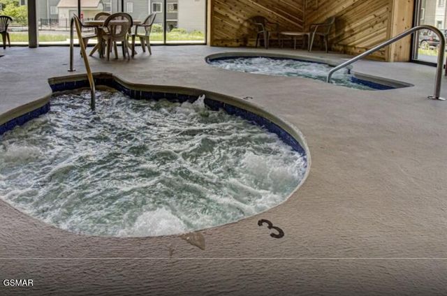 1260 Ski View Drive, Gatlinburg, TN 37738