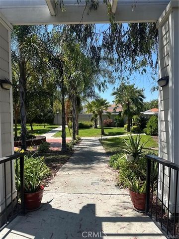 967 Calle Aragon, Laguna Woods, CA 92637