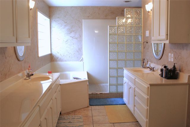 708 Prairie Wind Boulevard, Stephenville, TX 76401