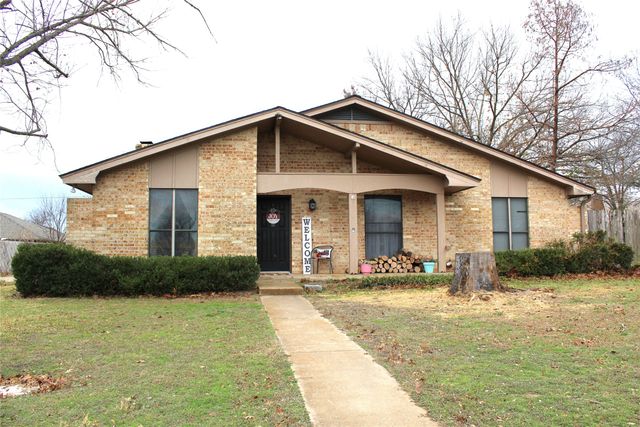 708 Prairie Wind Boulevard, Stephenville, TX 76401