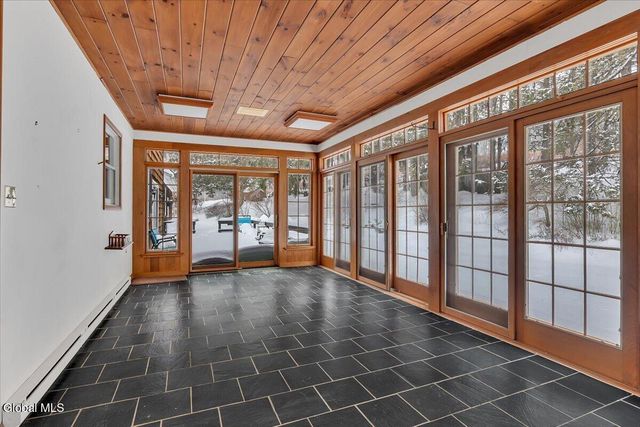 84 Climer Circle, Sand Lake, NY 12196