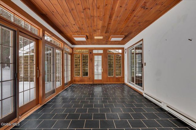 84 Climer Circle, Sand Lake, NY 12196