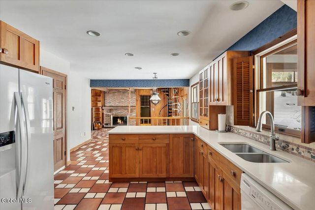 84 Climer Circle, Sand Lake, NY 12196