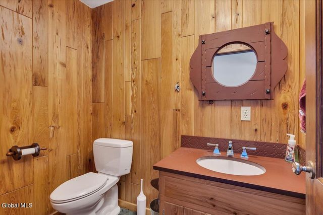 84 Climer Circle, Sand Lake, NY 12196