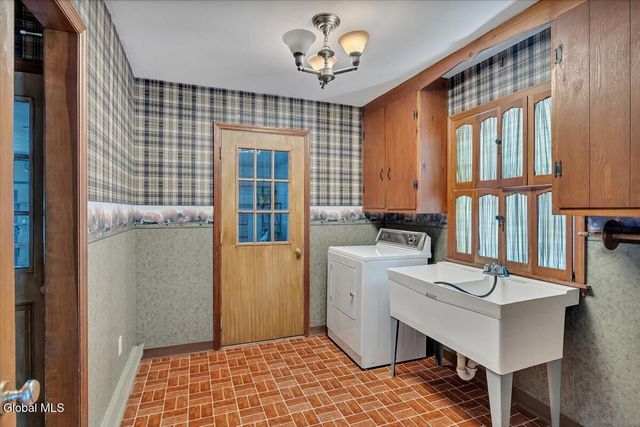 84 Climer Circle, Sand Lake, NY 12196