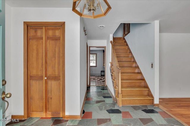 84 Climer Circle, Sand Lake, NY 12196