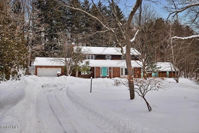 84 Climer Circle, Sand Lake, NY 12196