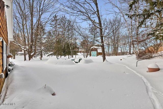 84 Climer Circle, Sand Lake, NY 12196