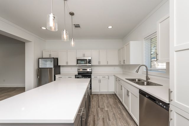 3733 Vineyard Drive, Dallas, TX 75212