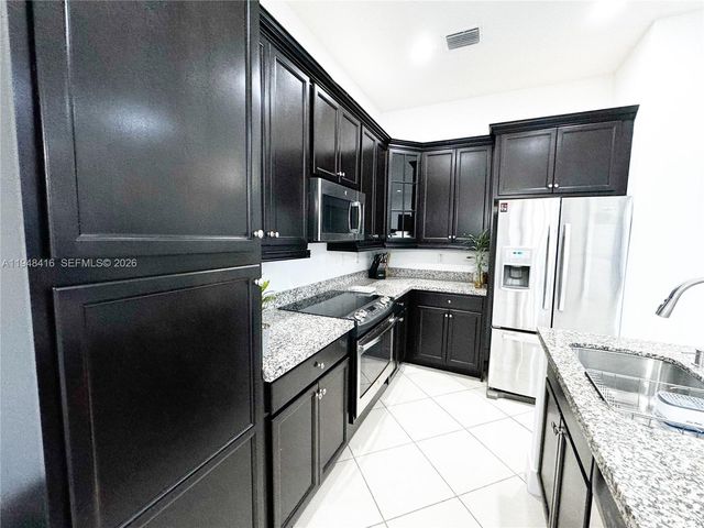 3209 W 98th Pl, Hialeah, FL 33018