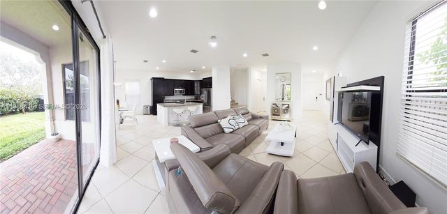 3209 W 98th Pl, Hialeah, FL 33018