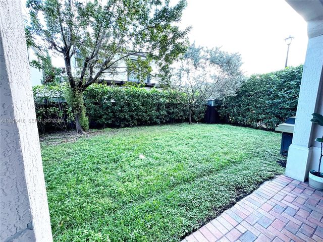 3209 W 98th Pl, Hialeah, FL 33018