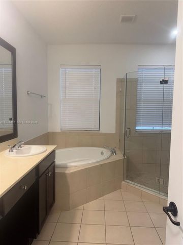 3209 W 98th Pl, Hialeah, FL 33018