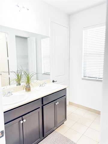 3209 W 98th Pl, Hialeah, FL 33018