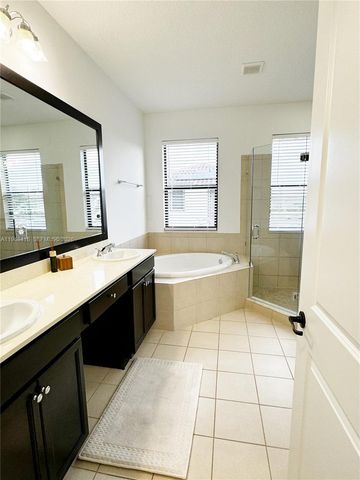 3209 W 98th Pl, Hialeah, FL 33018