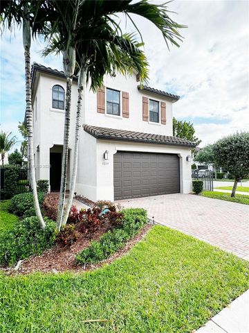 3209 W 98th Pl, Hialeah, FL 33018