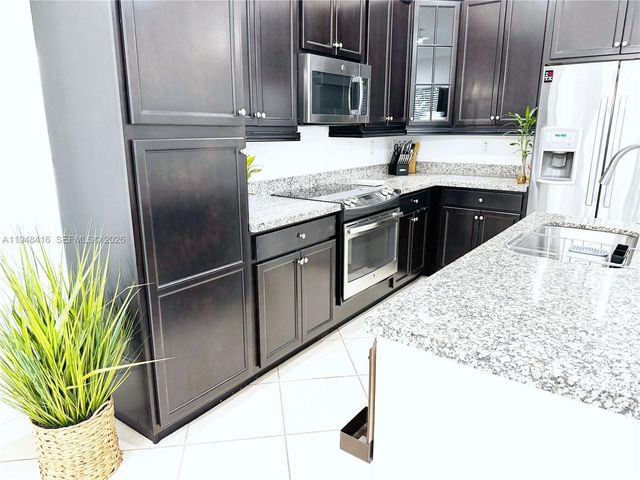 3209 W 98th Pl, Hialeah, FL 33018