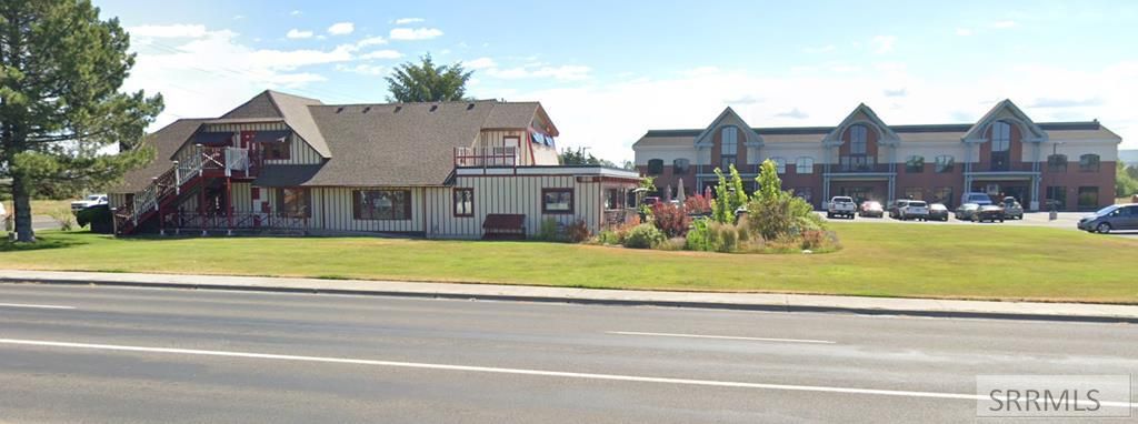 Image 10 of property listing at 3544 E 17th St # 1, Idaho Falls, ID 83406