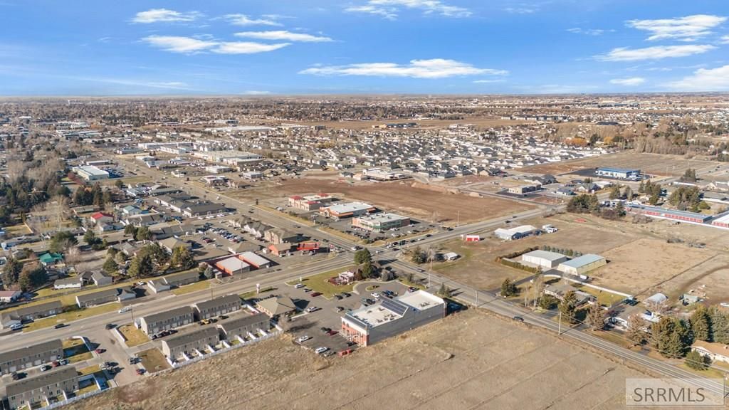 Image 9 of property listing at 3544 E 17th St # 1, Idaho Falls, ID 83406