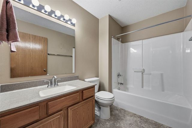 1241 74th Street NE NE, Cedar Rapids, IA 52402