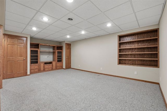 1241 74th Street NE NE, Cedar Rapids, IA 52402