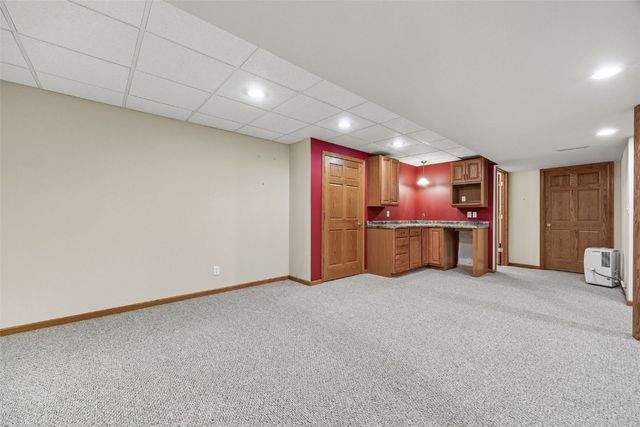 1241 74th Street NE NE, Cedar Rapids, IA 52402