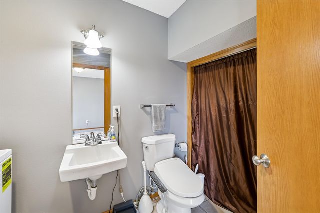 600 Hickory Court, Dallas Center, IA 50063