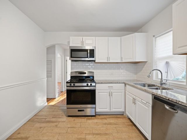 18101 Wildwood Avenue, Lansing, IL 60438