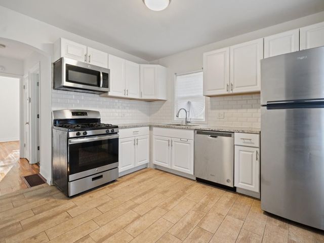 18101 Wildwood Avenue, Lansing, IL 60438